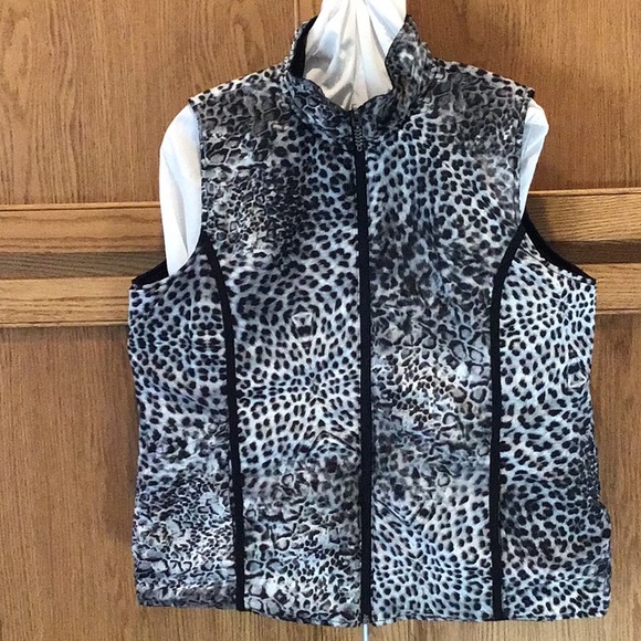 NWOT. Reversible zip Quilted Vest - Picture 3 of 5